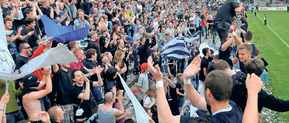 Ihre Unterstützung ist mehr gefragt denn je. Die Mitglieder des SV Babelsberg 03 sollen als Sanierungsbeitrag für den Verein einen höheren Mitgliedsbeitrag und eine jährliche Sonderumlage von 30 Euro zahlen.