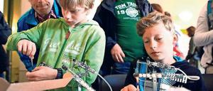 Testlauf. Im vergangenen Jahr konnten Kinder Modellbau-Motoren testen.