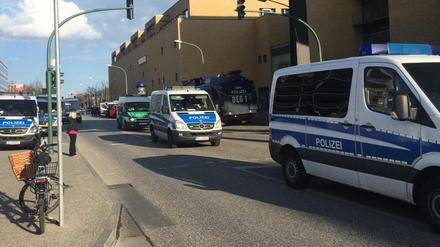 Auch bei der 10. Pogida-Demo ist die Polizei mit einem Großaufgebot im Einsatz.