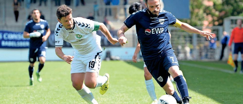 Eine Klasse für sich. Nulldrei-Kapitän Bilal Cubukcu zeigte sich gegen Schönberg in bester Spiellaune und war kaum zu bremsender Takt- und Ideengeber seiner Mannschaft.