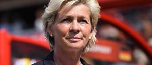 Auch Silvia Neid, Trainerin des deutschen Frauen-Nationalteams, findet lobende Worte für Bernd Schröder.