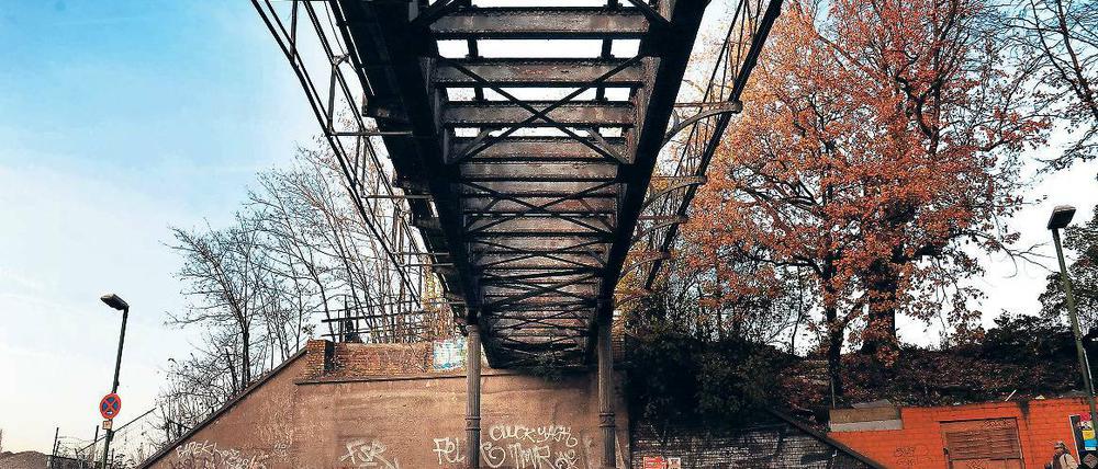 Bald befahrbar? Die Brücke der Stammbahn über die Berliner Yorckstraße, über die seit Jahrzehnten keine Züge mehr fahren.