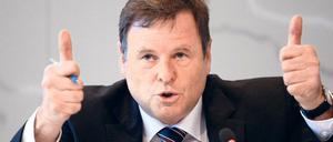 Zahlen bitte! Finanzminister Görke blecht jetzt für seinen Amtsvorgänger und Ex-Justizminister Helmuth Markov.