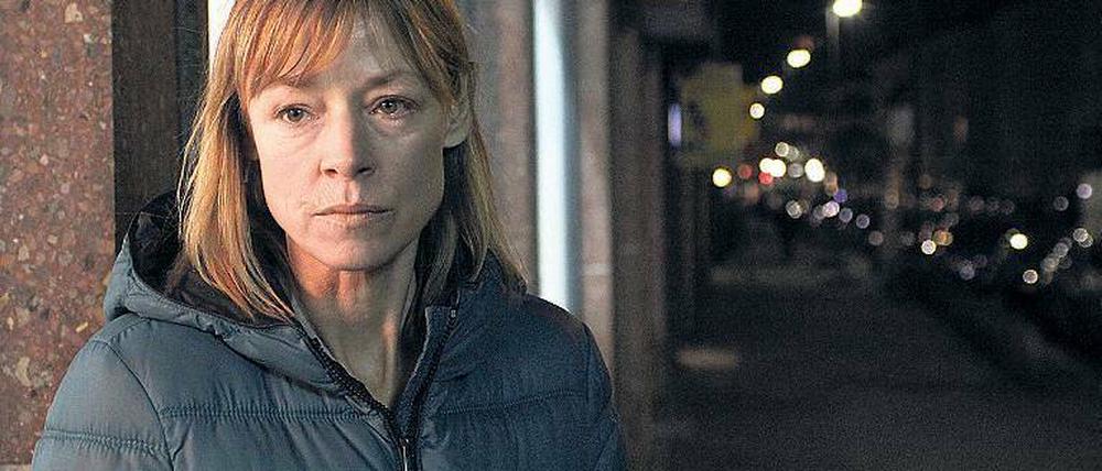 Nichts ist vergangen. Judith (Jenny Schily) kommt nach 16 Jahren aus dem Gefängnis. Hat sie damals wirklich einen Doppelmord begangen?