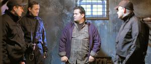 Der russische Steuerexperte Sergej Magnizki (Evgeniy Lunchenko, Mitte) soll in einem Moskauer Gefängnis zu Tode gefoltert worden sein.