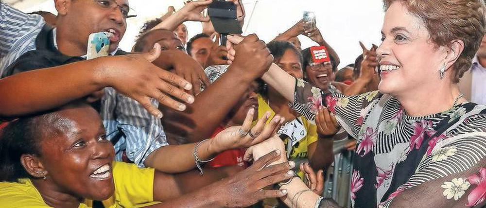 Brasiliens Präsidentin Dilma Rousseff soll in Verbindung mit dem Korruptionsskandal rund um die Erdölgesellschaft Petrobras gebracht werden.