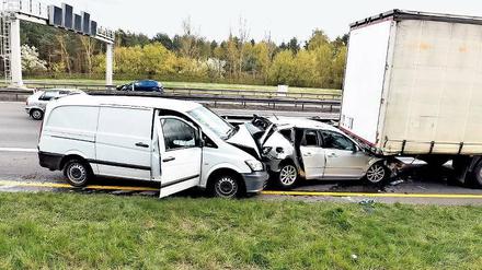 Aufgeschoben. Beim Unfall wurde nur ein Fahrer leicht verletzt.