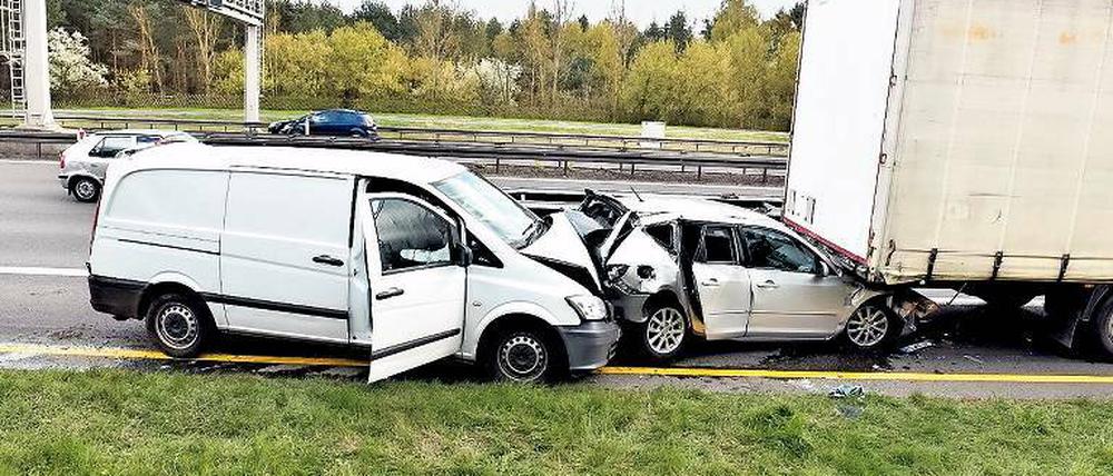 Aufgeschoben. Beim Unfall wurde nur ein Fahrer leicht verletzt.