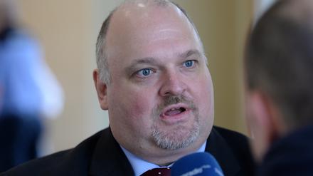 Der AfD-Abgeordnete Andreas Galau möchte sich in der Parlamentarischen Kontrollkommission dafür einsetzen, dass die Antifa stärker beobachtet wird.