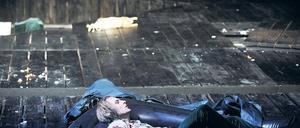 Liebloser. Frauenverlasser, Muttersöhnchen. HOT-Ensemblemitglied Alexander Finkenwirth bringt seinen „Peer Gynt“ auf den Punkt: lebenshungrig und tierisch.
