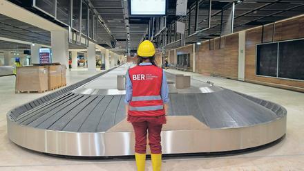 Gähnende Leere. Es würde an ein Wunder grenzen, wenn die Eröffnung im zweiten Halbjahr 2017 noch zu schaffen ist. Ein neuer Termin steht noch nicht fest. Noch immer macht die Entrauchungsanlage mit die größten Probleme.