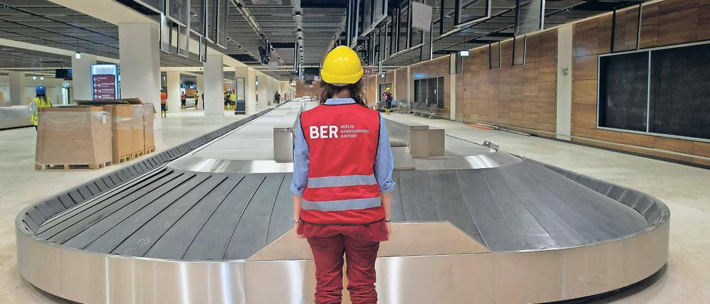Gähnende Leere. Es würde an ein Wunder grenzen, wenn die Eröffnung im zweiten Halbjahr 2017 noch zu schaffen ist. Ein neuer Termin steht noch nicht fest. Noch immer macht die Entrauchungsanlage mit die größten Probleme.