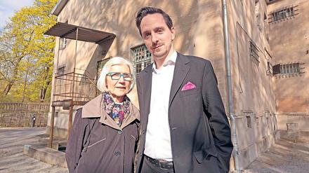Zeugen der Zeit. Die Schwester von Joachim Douglas und der Enkel von Hermann Schlüter sprachen in der Gedenkstätte Leistikowstraße über das Schicksal der Schüler. Dort sind auch Fotos der Jugendlichen und das Tagebuch von Joachim Douglas ausgestellt.