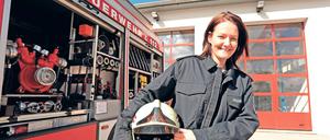 Bekommt bald eine eigene Umkleidekabine: Die Leiterin der Schenkenhorster Freiwilligen Feuerwehr Steffi Pietzner.