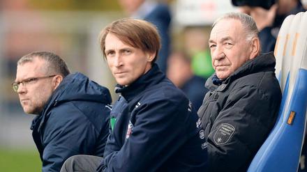 Er rückt mehr in den Mittelpunkt. Matthias Rudolph (Mitte) wird nach Saisonschluss das Zepter des langjährigen Cheftrainers Bernd Schröder (r.) übernehmen und gemeinsam mit Dirk Heinrichs (l.) den 1. FFC Turbine Potsdam in der Bundesliga führen.