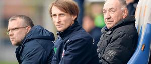 Er rückt mehr in den Mittelpunkt. Matthias Rudolph (Mitte) wird nach Saisonschluss das Zepter des langjährigen Cheftrainers Bernd Schröder (r.) übernehmen und gemeinsam mit Dirk Heinrichs (l.) den 1. FFC Turbine Potsdam in der Bundesliga führen.