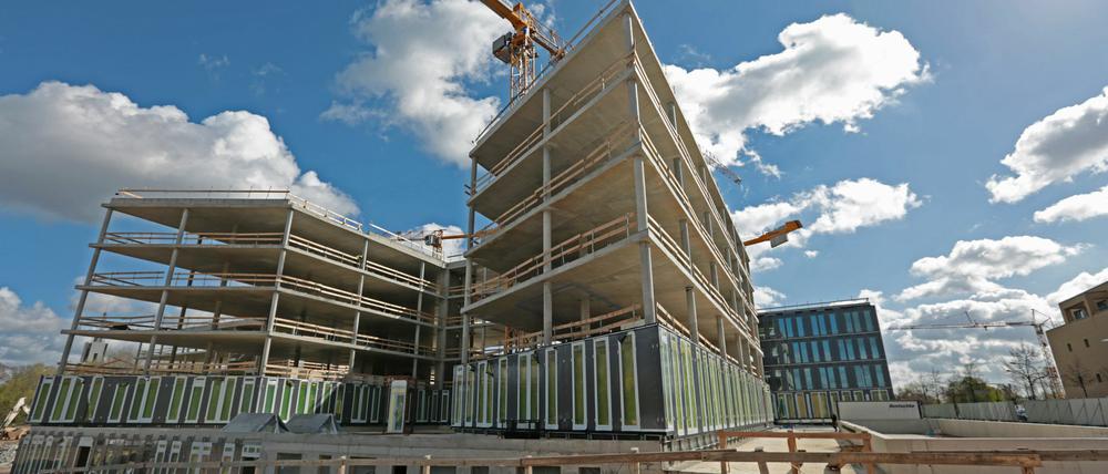 Die Investitionsbank des Landes Brandenburg feiert Richtfest.