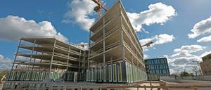 Die Investitionsbank des Landes Brandenburg feiert Richtfest.