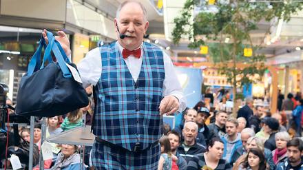 Gibt alles. 350 Fundsachen hat Martin Clesle am Samstag versteigert.