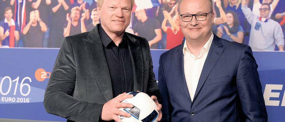 Mit ähnlichem Humor. Seit 2008 erklären Oliver Kahn (links) und Oliver Welke dem Zuschauer im ZDF, warum ein Fußballspiel gut oder schlecht ist.