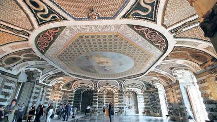 Barocke Pracht. Die Decke des Grottensaals im Neuen Palais wurde aufwendig restauriert. Insgesamt 1200 Schmuckelemente mussten ersetzt werden.