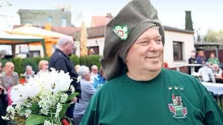 Offenbar unbesiegbar. Blütenkönig Klaus Büttner.