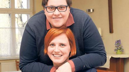 Würden sich trauen. Pfarrerin Ellen Radtke (o.) und ihre Frau Stefanie würden in Golzow gern kirchlich heiraten und nicht nur eingetragene Lebenspartner sein.