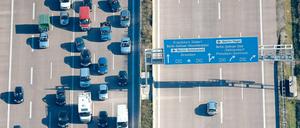 Mehr Spuren. Schon jetzt ist die A10 eine der frequentiertesten Autobahnen Deutschlands. Jetzt wird erweitert.