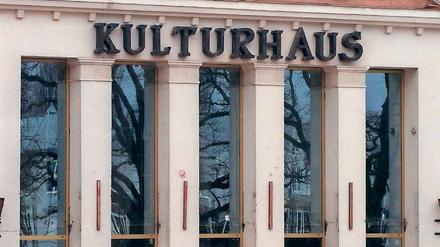 Umbruch. Nach der Wende standen manche Kulturhäuser erst einmal leer, manche, wie dieses denkmalgeschützte in Heringsdorf, das 1946/47 gebaut worden war, wurden später todschick saniert.