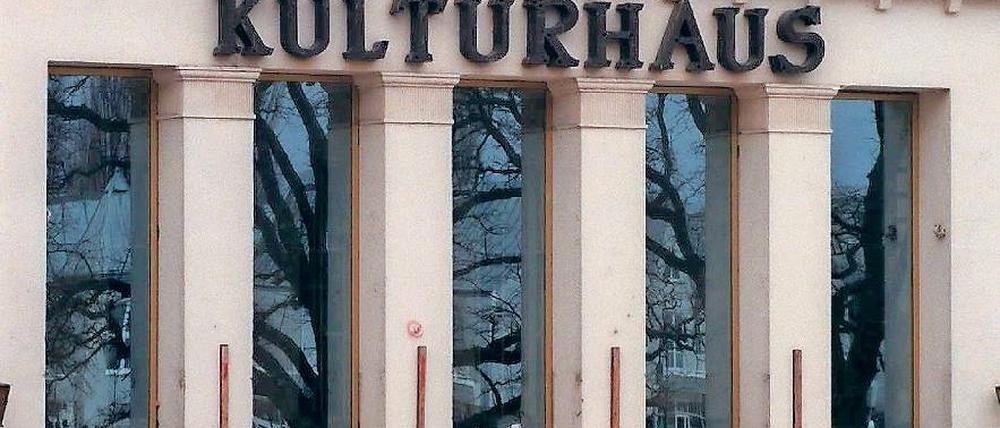 Umbruch. Nach der Wende standen manche Kulturhäuser erst einmal leer, manche, wie dieses denkmalgeschützte in Heringsdorf, das 1946/47 gebaut worden war, wurden später todschick saniert.