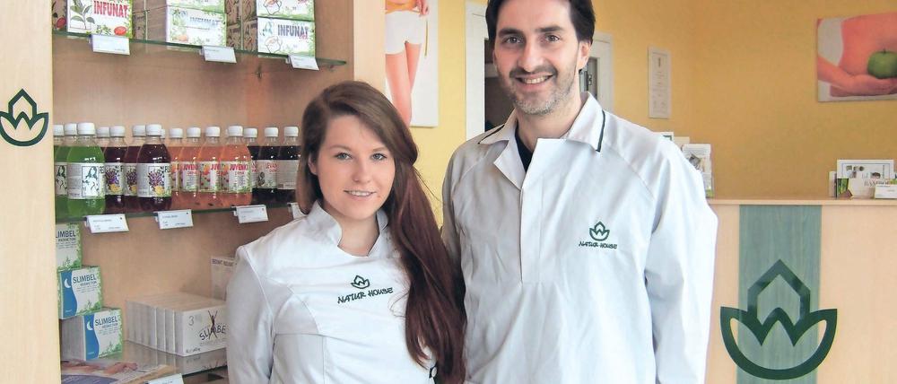Nicht nur für Übergewichtige: NatureHouse-Chef Nicolas Beaufrere und Diätassistentin Nicola Ross prüfen die Ernährung und wollen zum Wunschgewicht verhelfen.