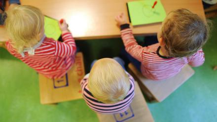 Zu wenig Kita-Plätze, Streit zwischen Stadt und Kita-Trägern, gestresste Mitarbeiter, frustrierte Eltern - nun werden schnelle Lösungen gesucht.
