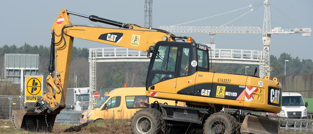 Der dicht befahrene südliche Berliner Ring wird von sechs auf acht Spuren ausgebaut.