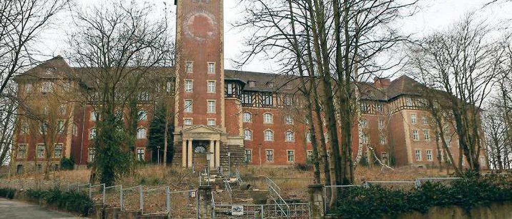 Das alte Landtagsgebäude auf dem Brauhausberg. Jetzt beherbergt es Flüchtlinge, später sollen Wohnungen ausgebaut werden.