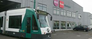 Eine Combino-Straßenbahn der Linie 92 ist am Dienstagnachmittag mit einem Auto zusammengestoßen.