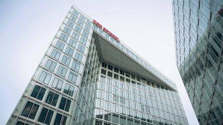 Kommunikationsfeindlich. Der „Innovationsreport“ schlägt vor, dass der „Spiegel“ aus seinem Gebäude an der Hamburger Ericusspitze auszieht.