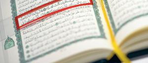 Unter Verdacht. Ein Koran, fotografiert in der neuen Wissenschaftsetage des Bildungsforums in Potsdam. Das Landeskriminalamt hat für die Beobachtung von Islamisten seit 2015 eine neue Ermittlungsgruppe.