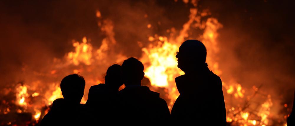 Osterfeuer in Seeburg (Brandenburg).
