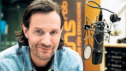 Manuel Möglich arbeitet als Autor, Filmemacher und Reporter. Seit Kurzem ist er zudem Moderator der RBB-Welle Radioeins.