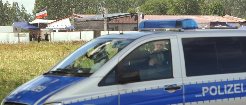 Ein 27-jähriger Rechtsextremer aus Brandenburg/Havel hat mit 80 Gesinnungsgenossen versucht, eine Polizeikette zu durchbrechen. Dieses Foto stammt vom "Pressefest" der rechtsextremen Zeitung "Deutsche Stimme" vom August 2012.