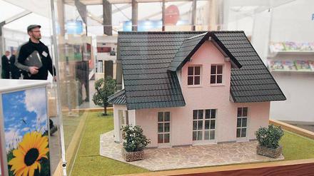 Traumhaus – und mehr: Auf der „PotsdamBau“ präsentieren sich auch Zaunlieferanten, Fassadenreiniger und Unternehmen, die denkmalgerechte Sanierungen vornehmen.
