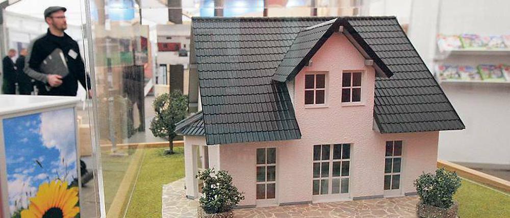 Traumhaus – und mehr: Auf der „PotsdamBau“ präsentieren sich auch Zaunlieferanten, Fassadenreiniger und Unternehmen, die denkmalgerechte Sanierungen vornehmen.