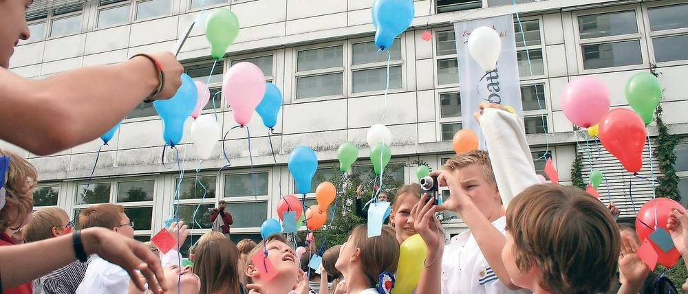 Braucht Werder sowas auch? Eröffnung des Bildungscampus 2008, den die Hoffbauer-Stiftung in Kleinmachnow betreibt.