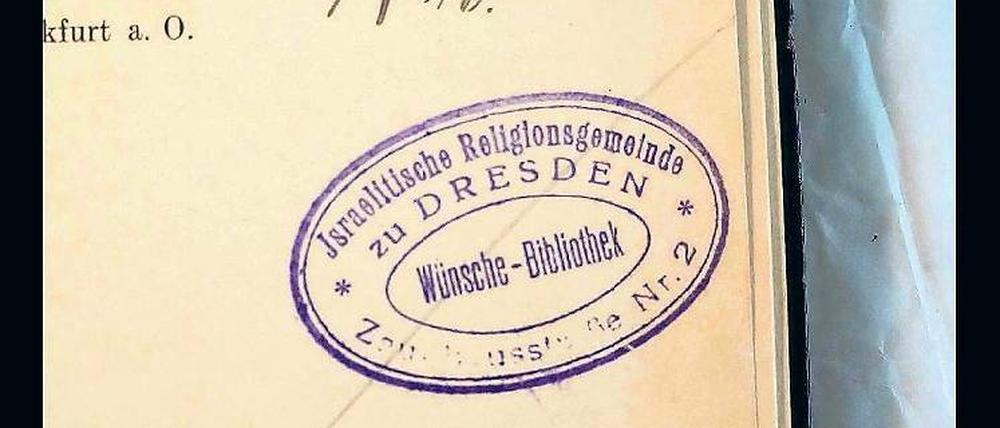 Raubgut. Stempel verrät Herkunft.