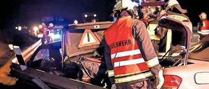 Gegen die Leitplanke. Der Mercedes-Fahrer wurde leicht verletzt.