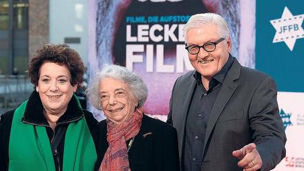Beistand. Außenminister Frank-Walter Steinmeier mit Festivalleiterin Nicola Galliner (l.) und Zeitzeugin Margot Friedländer bei der Eröffnung im vergangenen Jahr.