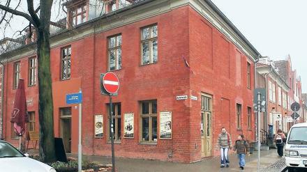 Existenz bedroht? Die Milieukneipe La Leander in der Benkertstraße ist der wohl bekannteste Treff für homosexuelle Potsdamer  in der urigen Bar sind aber auch Heteros willkommen. Jetzt fürchten die Kneipenbetreiber um ihre Zukunft in dem Haus.