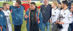 Der Cheftrainer hat das Wort. Cem Efe ist Kritiker und Realist in einem. Seine Mannschaft steht nach zwei Dritteln der Saison auf dem sechsten Tabellenplatz der Fußball-Regionalliga Nordost. Efes Zwischenfazit: „Wir stehen zurecht da, wo wir jetzt sind.“ 
