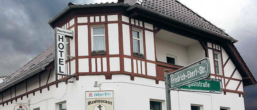 Früher Hotel, bald Flüchtlingsunterkunft. Die ersten acht minderjährigen Asylbewerber sollen in den kommenden zwei Wochen ins „Anker-Haus“ einziehen. Bevor im März mehr Teenager in die Caputher Ortsmitte ziehen, muss unter anderem ein zweiter Rettungsweg angelegt werden.