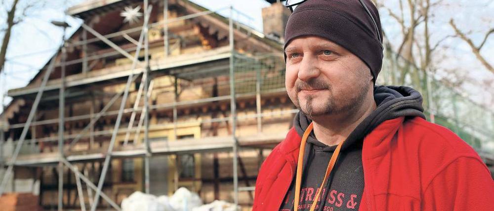 Vom alten Fährhaus in Uetz legt längst keine Fähre mehr ab. Henry Sawade und seine Lebensgefährtin sanieren das Gebäude aus dem 19. Jahrhundert mit viel Liebe zum Detail.